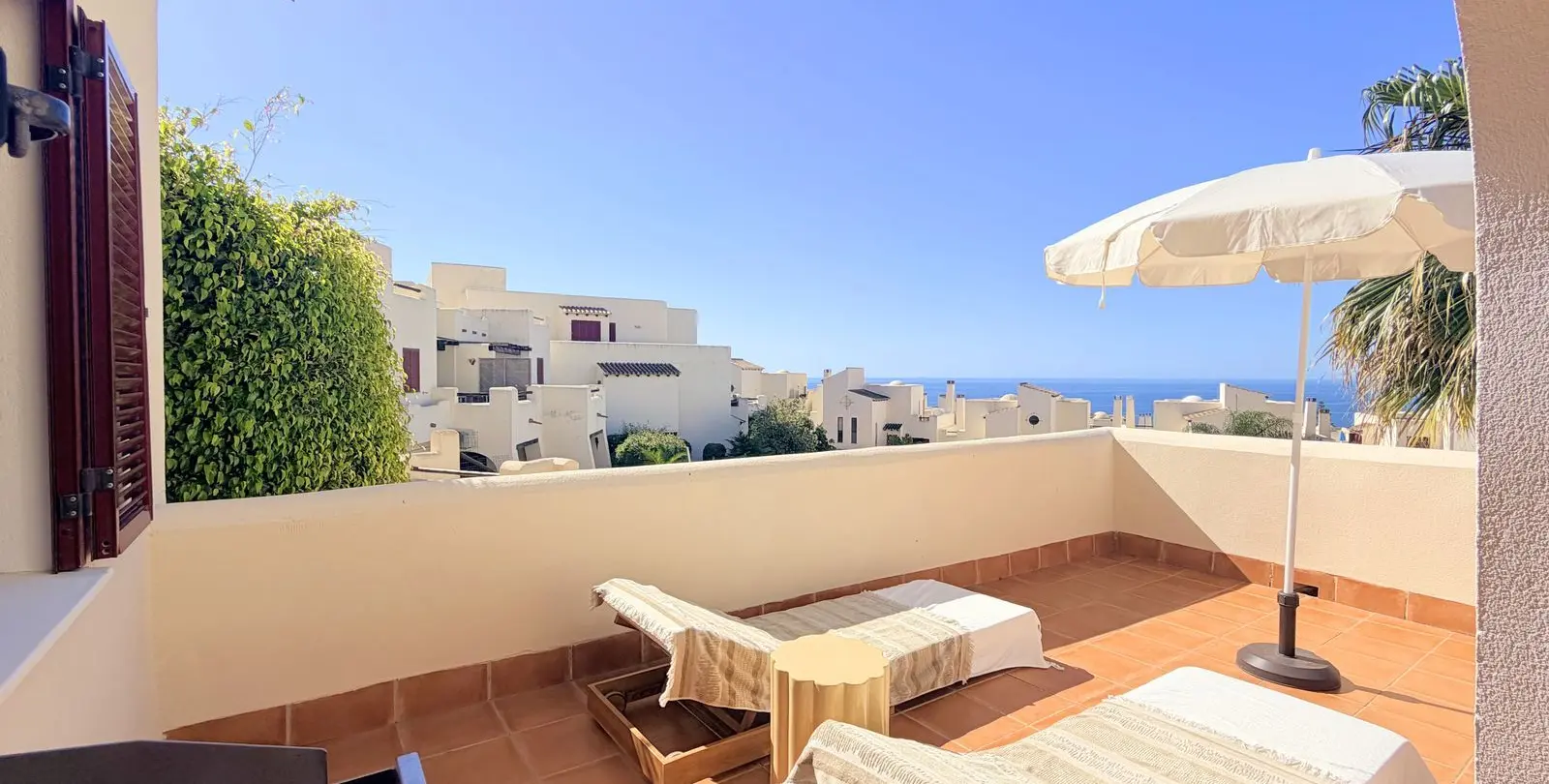 Продажа апартаментов на первом этаже в Casares Playa 6