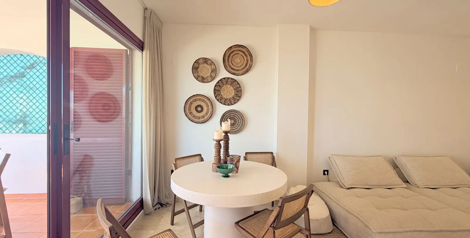 Продажа апартаментов на первом этаже в Casares Playa 10