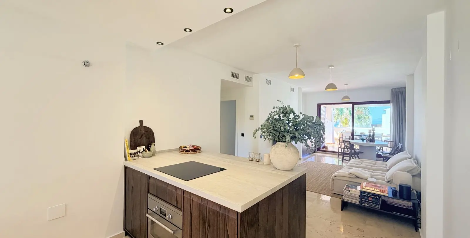 Продажа апартаментов на первом этаже в Casares Playa 15
