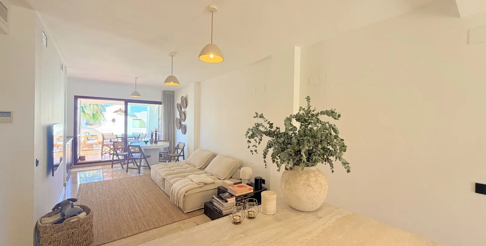 Продажа апартаментов на первом этаже в Casares Playa 21
