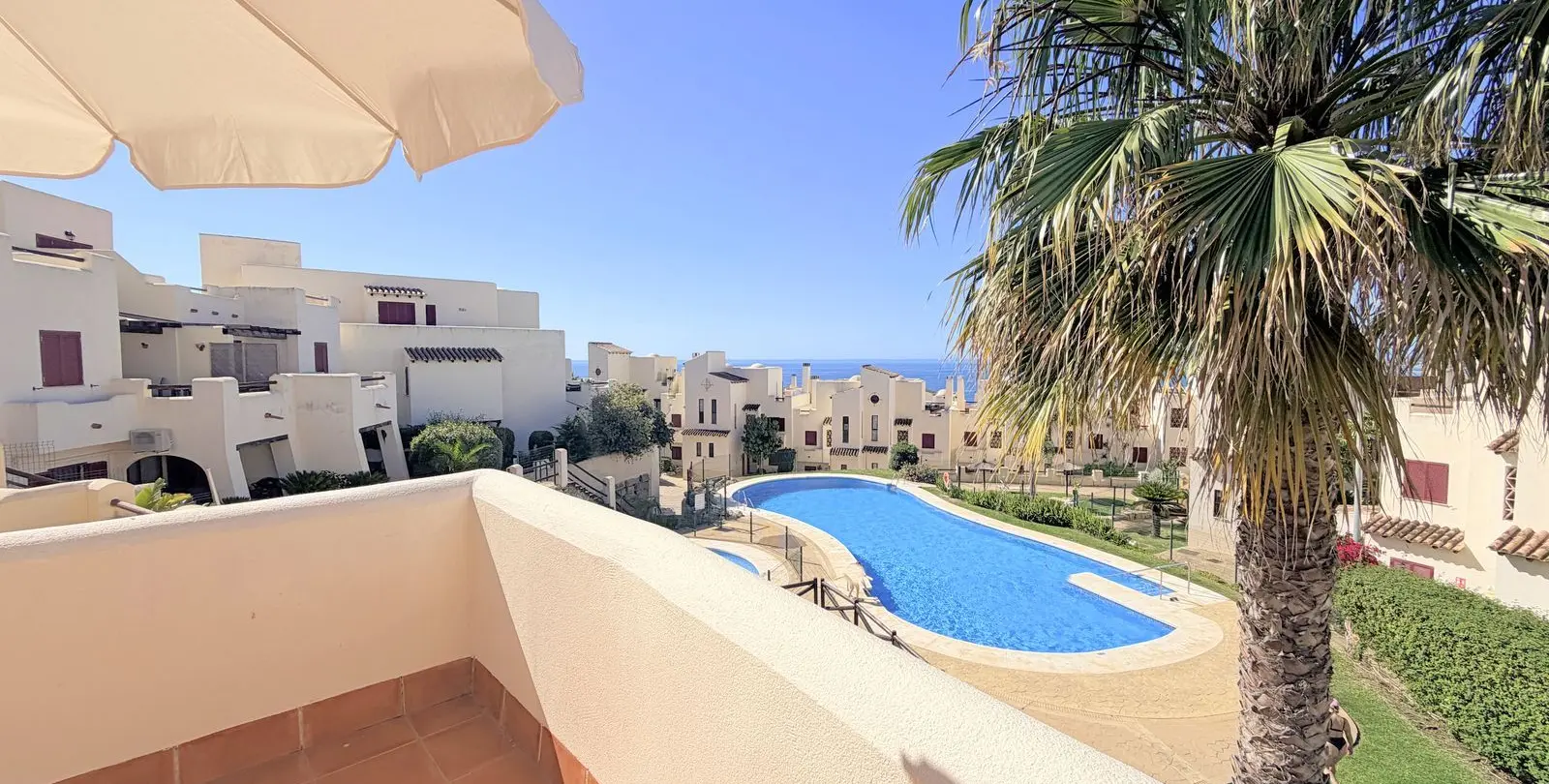 Продажа апартаментов на первом этаже в Casares Playa 26