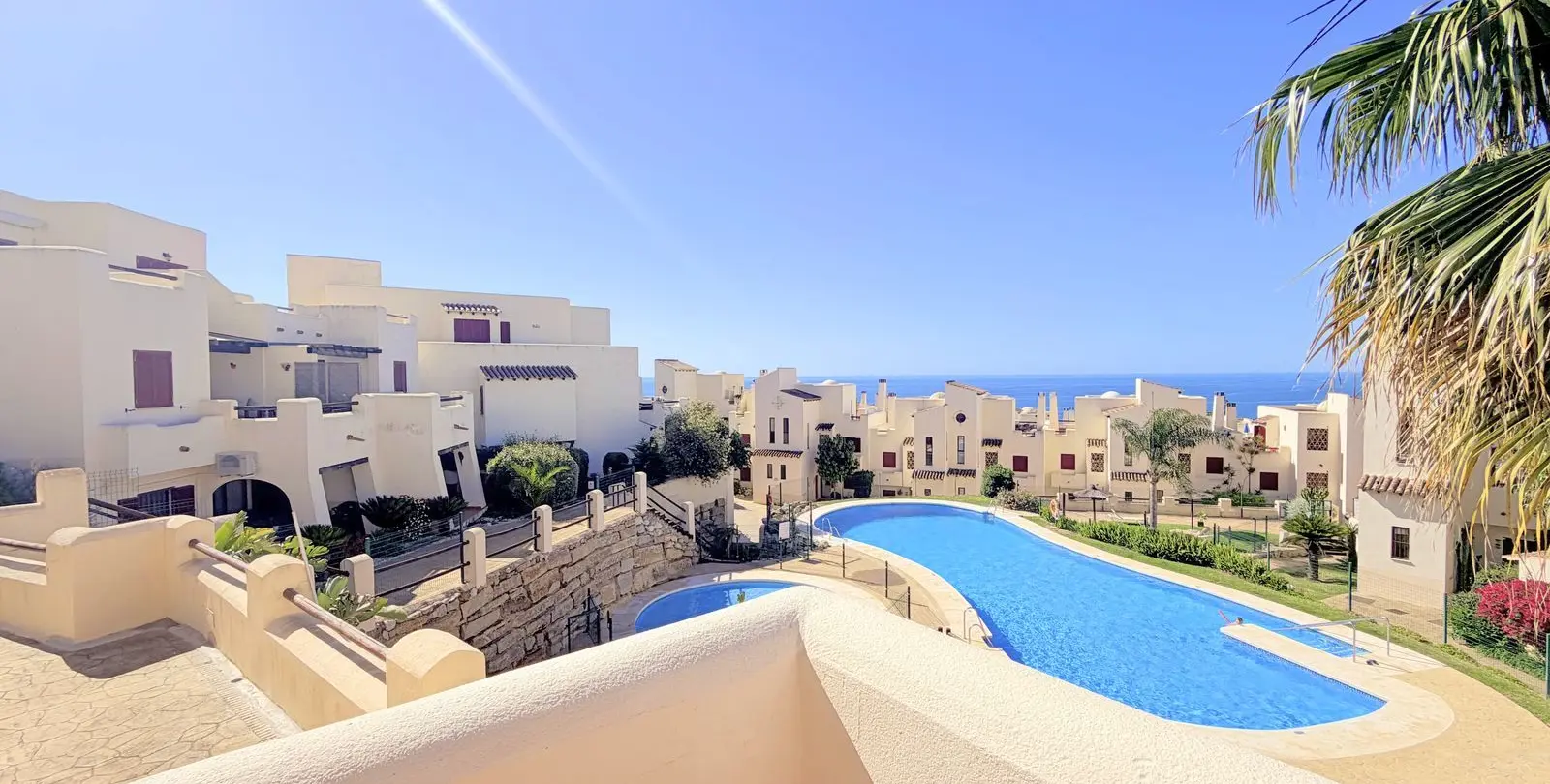 Продажа апартаментов на первом этаже в Casares Playa 27