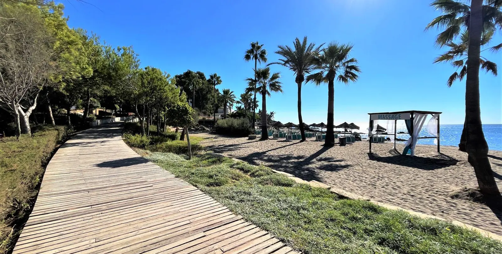 Продажа апартаментов на первом этаже в Casares Playa 46