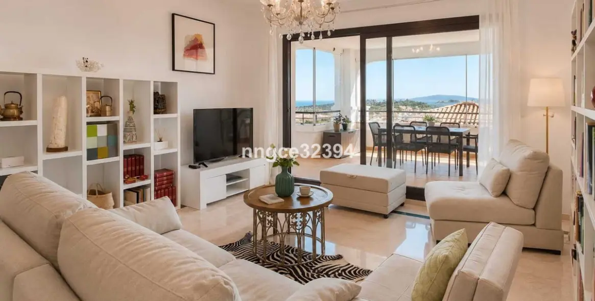 Sale of middle floor apartment in Casares 1