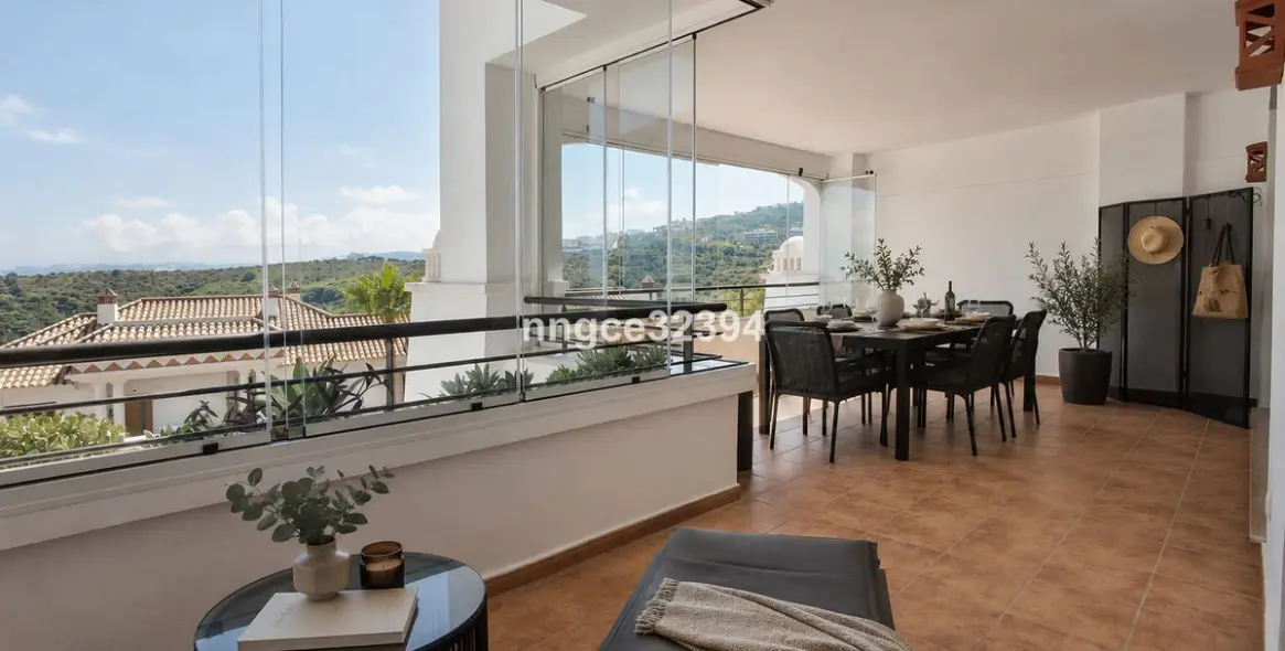 Sale of middle floor apartment in Casares 5