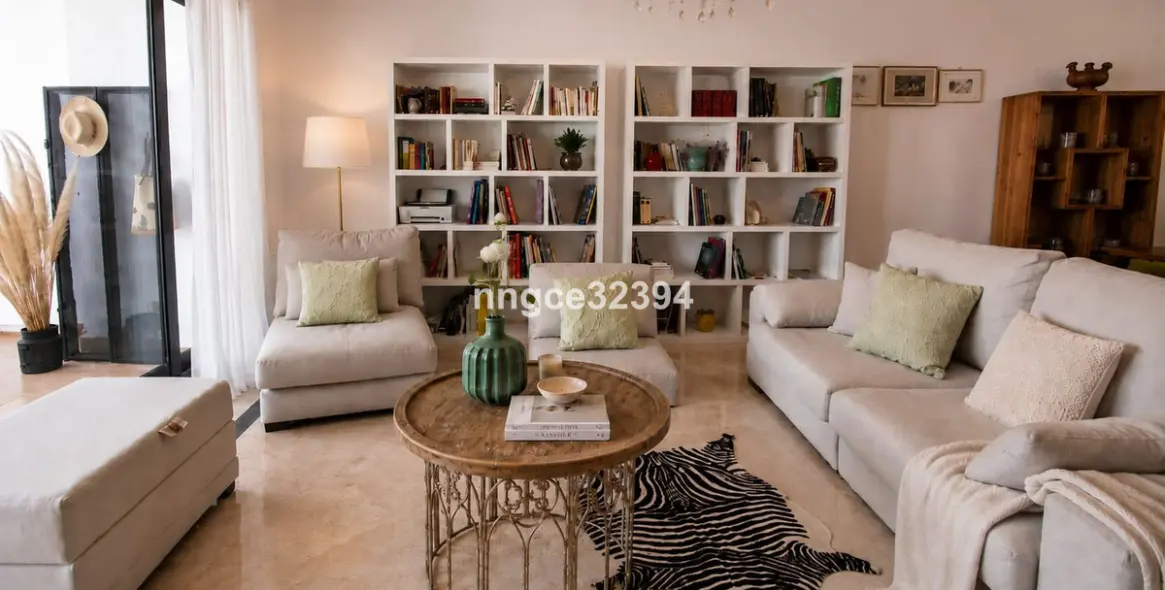 Sale of middle floor apartment in Casares 7