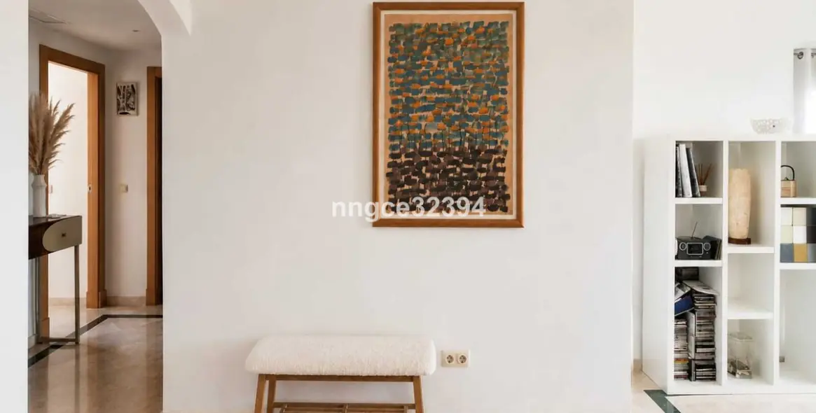 Sale of middle floor apartment in Casares 10