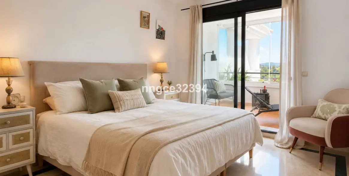 Sale of middle floor apartment in Casares 13