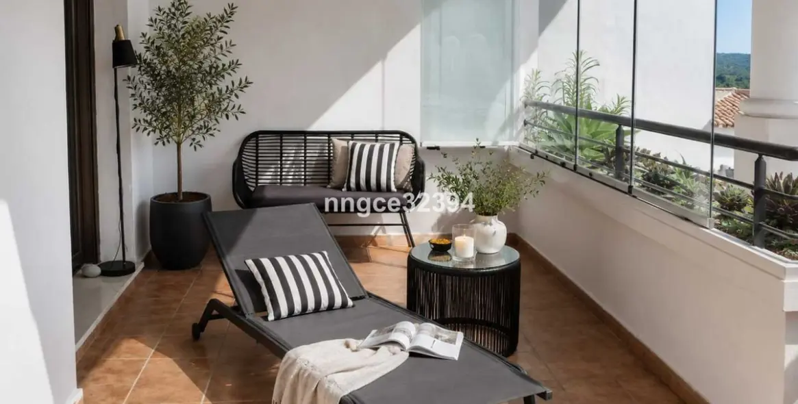 Sale of middle floor apartment in Casares 14