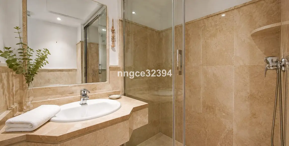 Sale of middle floor apartment in Casares 17