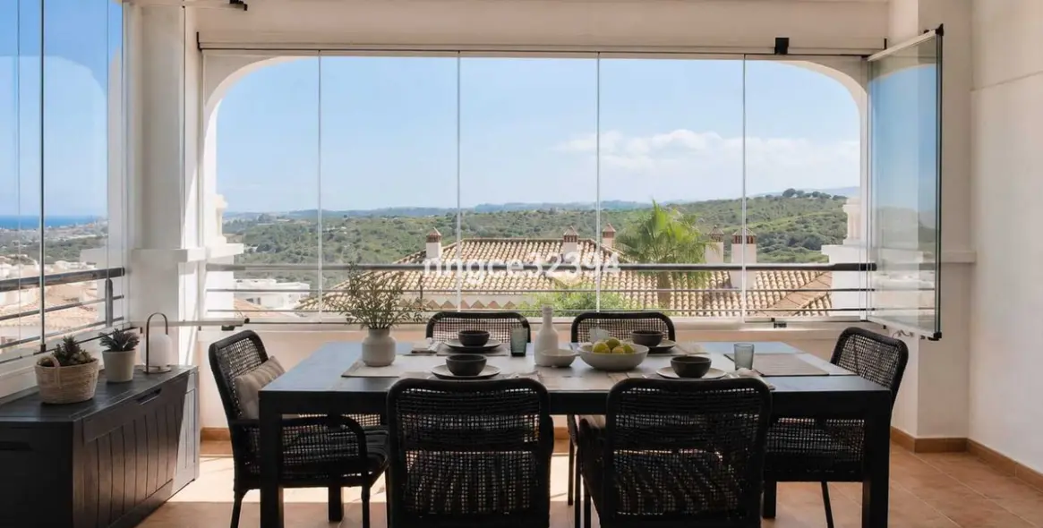Sale of middle floor apartment in Casares 21