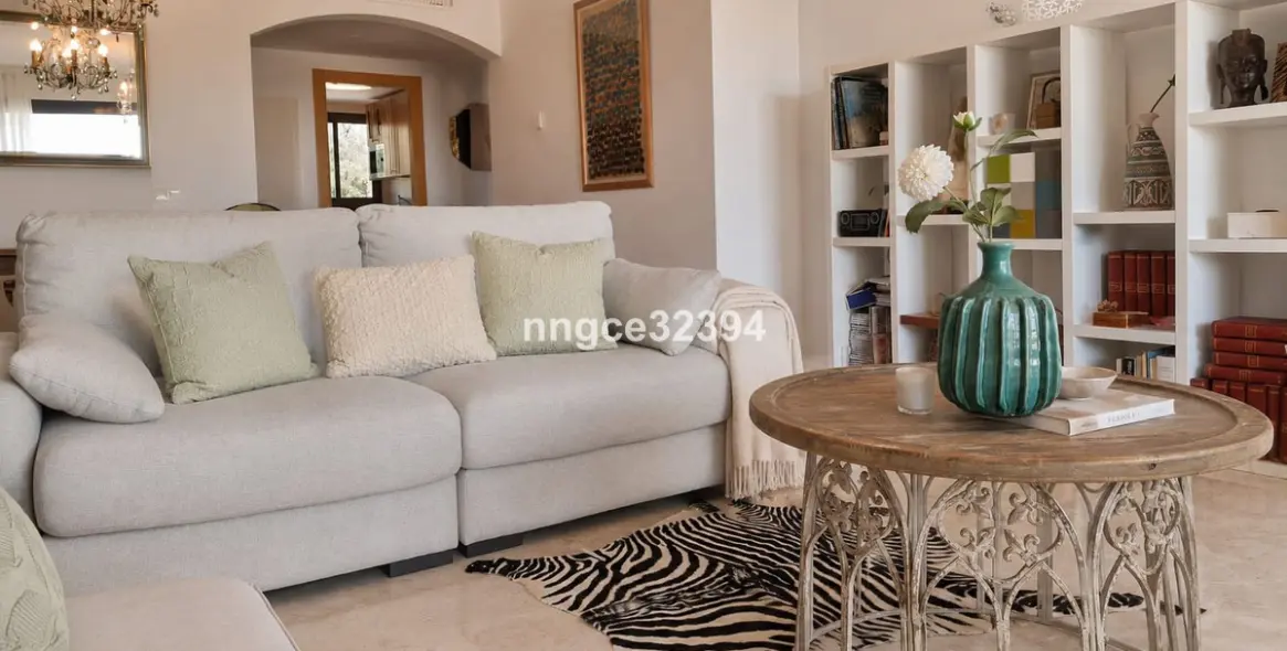 Sale of middle floor apartment in Casares 29