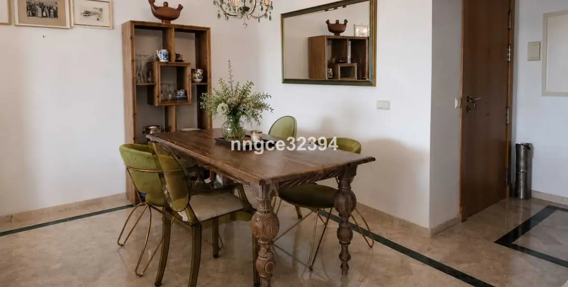 Sale of middle floor apartment in Casares 30