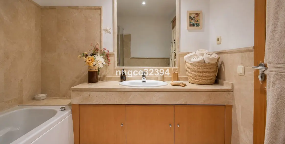 Sale of middle floor apartment in Casares 38
