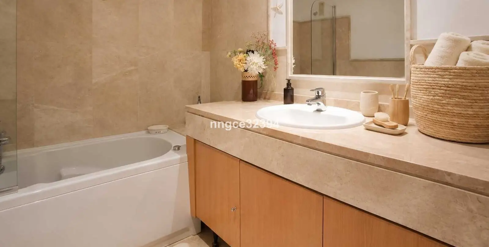 Sale of middle floor apartment in Casares 15