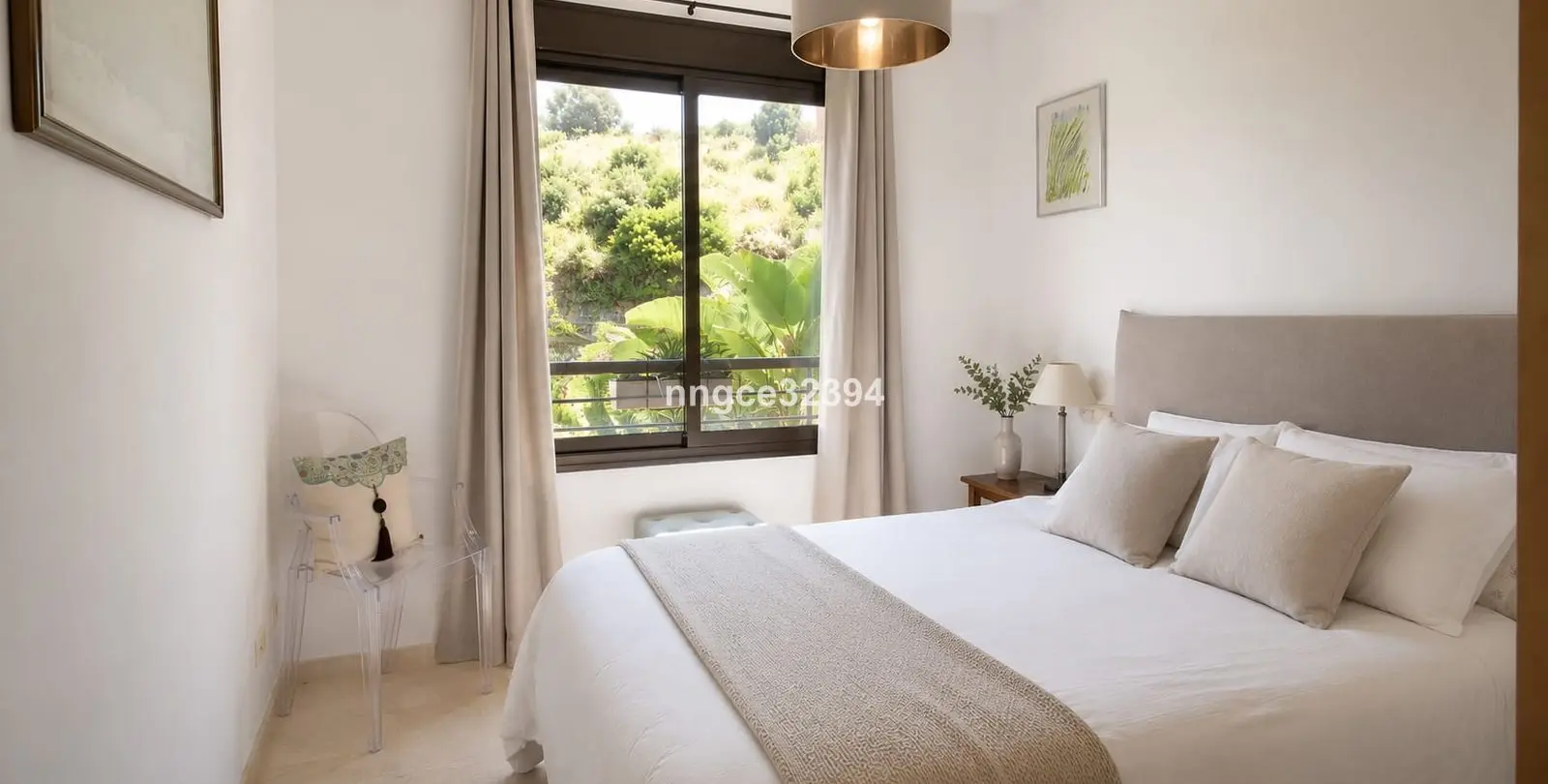 Sale of middle floor apartment in Casares 16