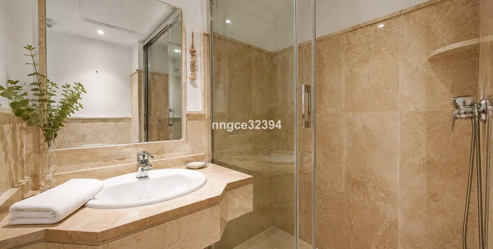 Sale of middle floor apartment in Casares 17