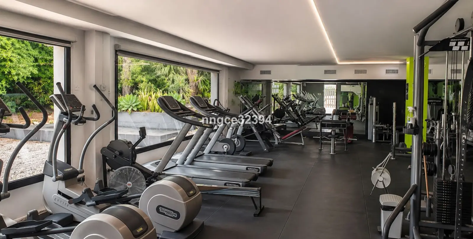 Sale of middle floor apartment in Casares 18