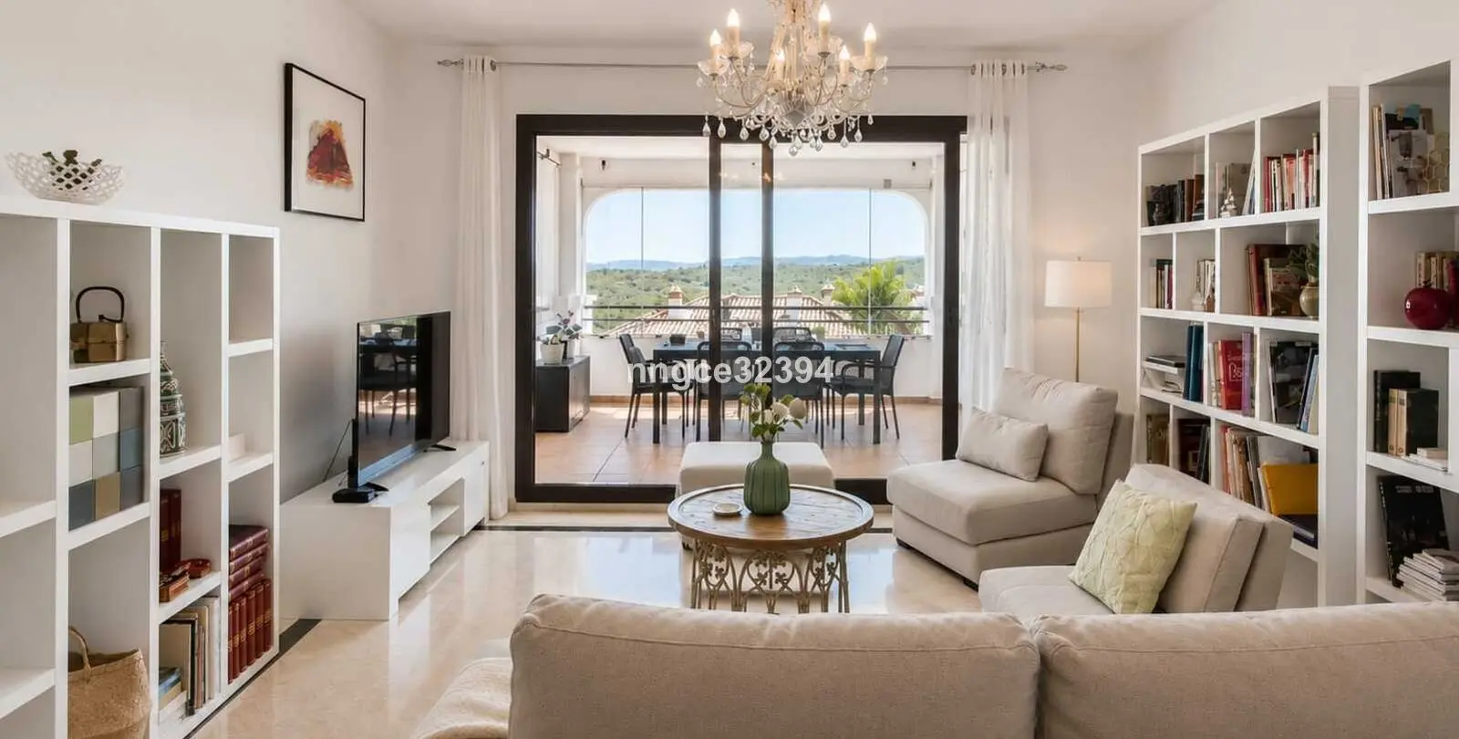 Sale of middle floor apartment in Casares 27