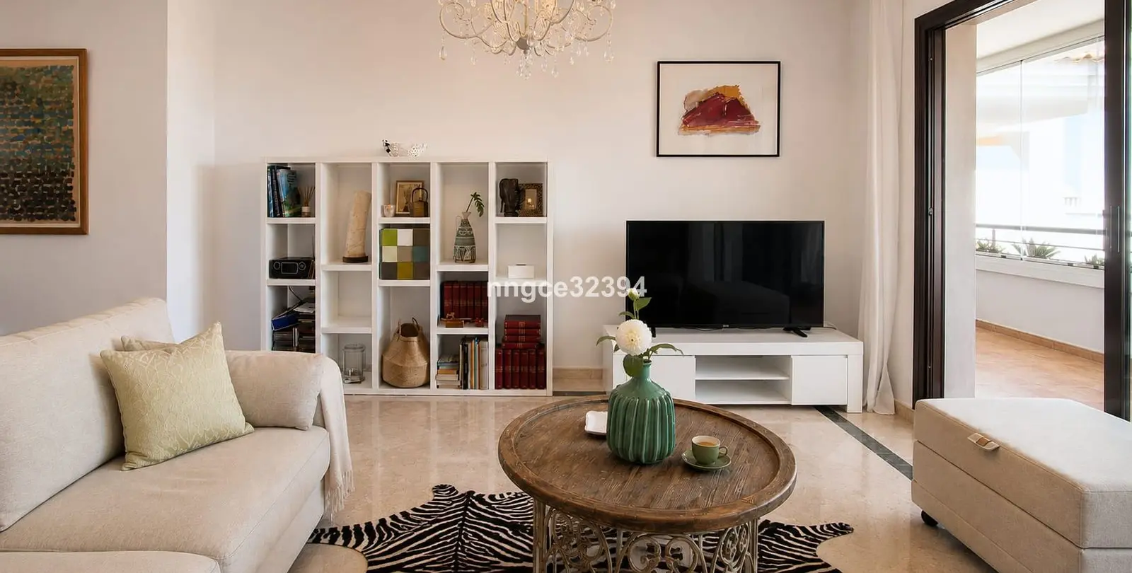 Sale of middle floor apartment in Casares 28