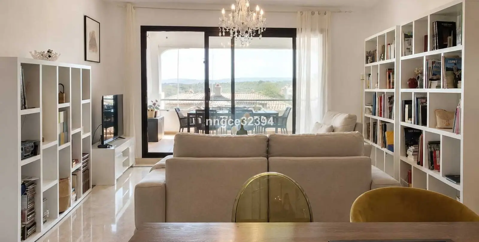 Sale of middle floor apartment in Casares 32