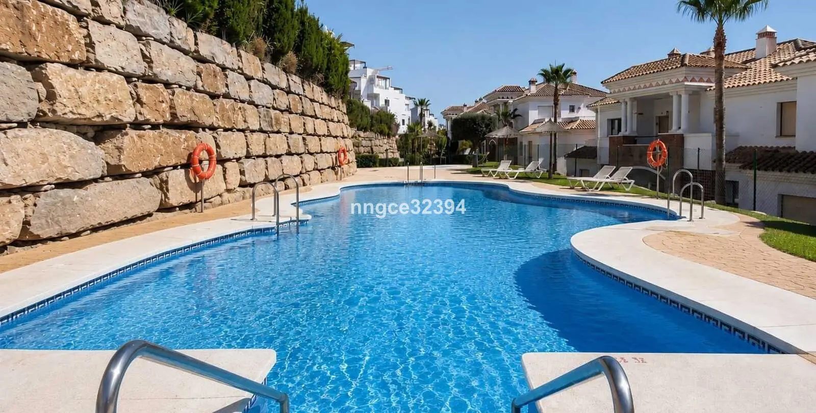 Sale of middle floor apartment in Casares 44