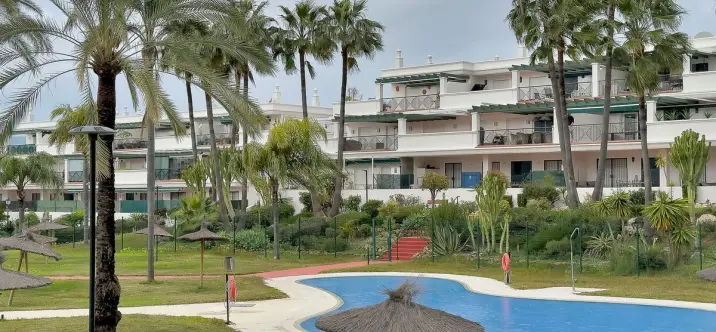 Venta de apartamento en planta media en Nueva Andalucía 0