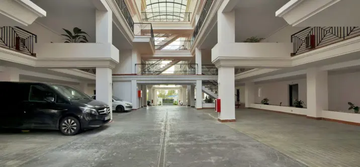 Venta de apartamento en planta media en Nueva Andalucía 1
