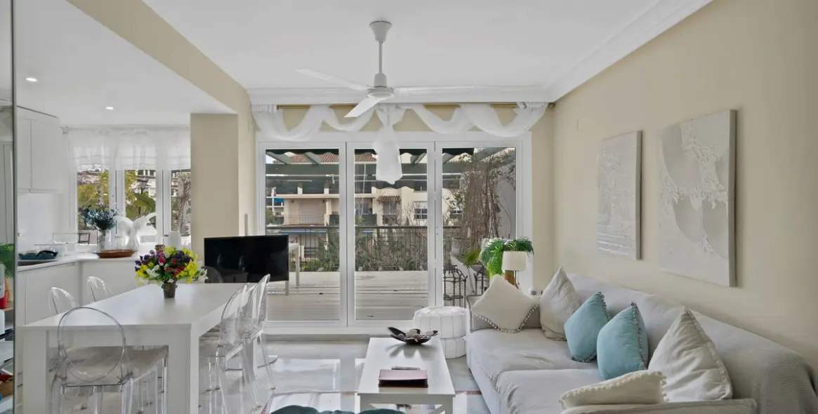 Venta de apartamento en planta media en Nueva Andalucía 4