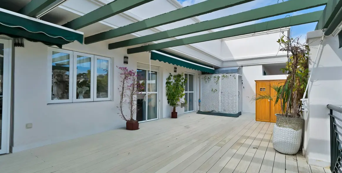 Venta de apartamento en planta media en Nueva Andalucía 5