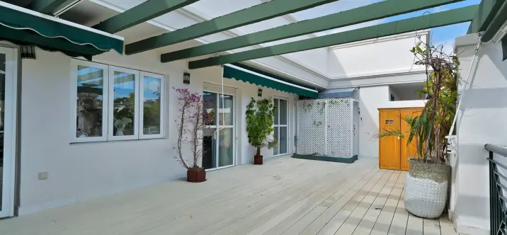 Venta de apartamento en planta media en Nueva Andalucía 4