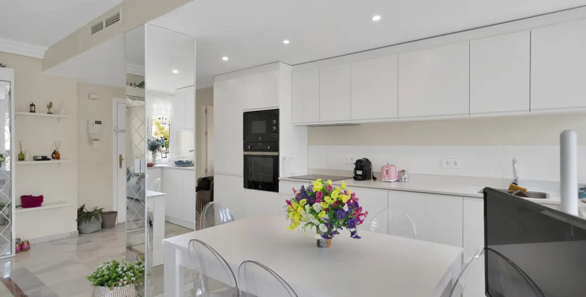 Venta de apartamento en planta media en Nueva Andalucía 7