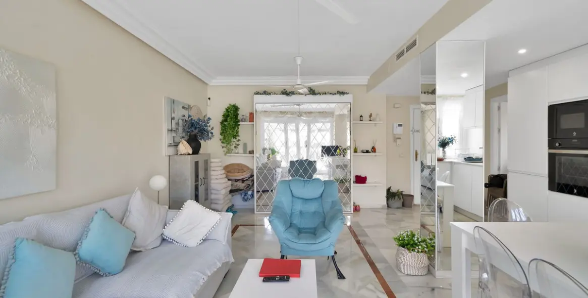 Venta de apartamento en planta media en Nueva Andalucía 8
