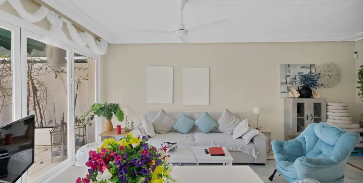Venta de apartamento en planta media en Nueva Andalucía 9