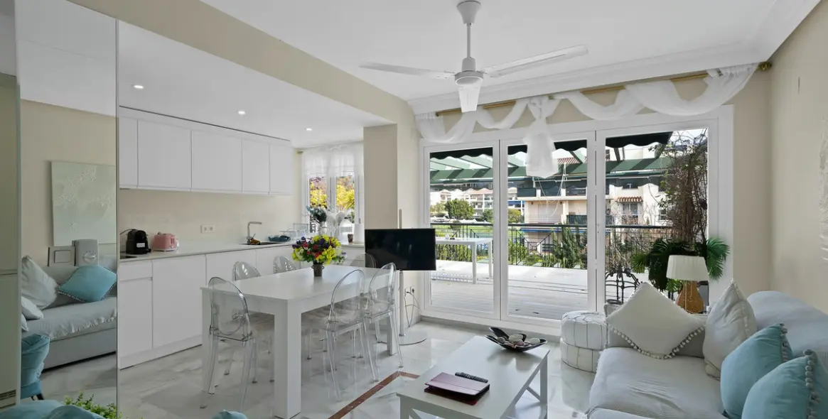 Venta de apartamento en planta media en Nueva Andalucía 13