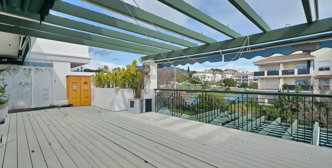 Venta de apartamento en planta media en Nueva Andalucía 16