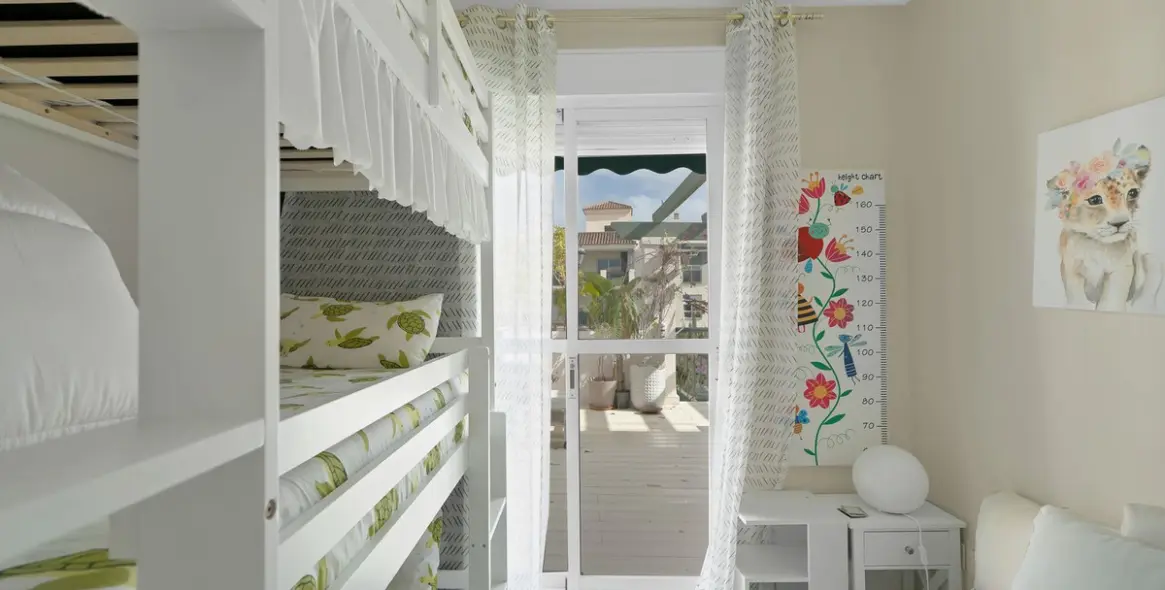 Venta de apartamento en planta media en Nueva Andalucía 20