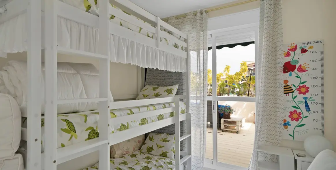 Venta de apartamento en planta media en Nueva Andalucía 21