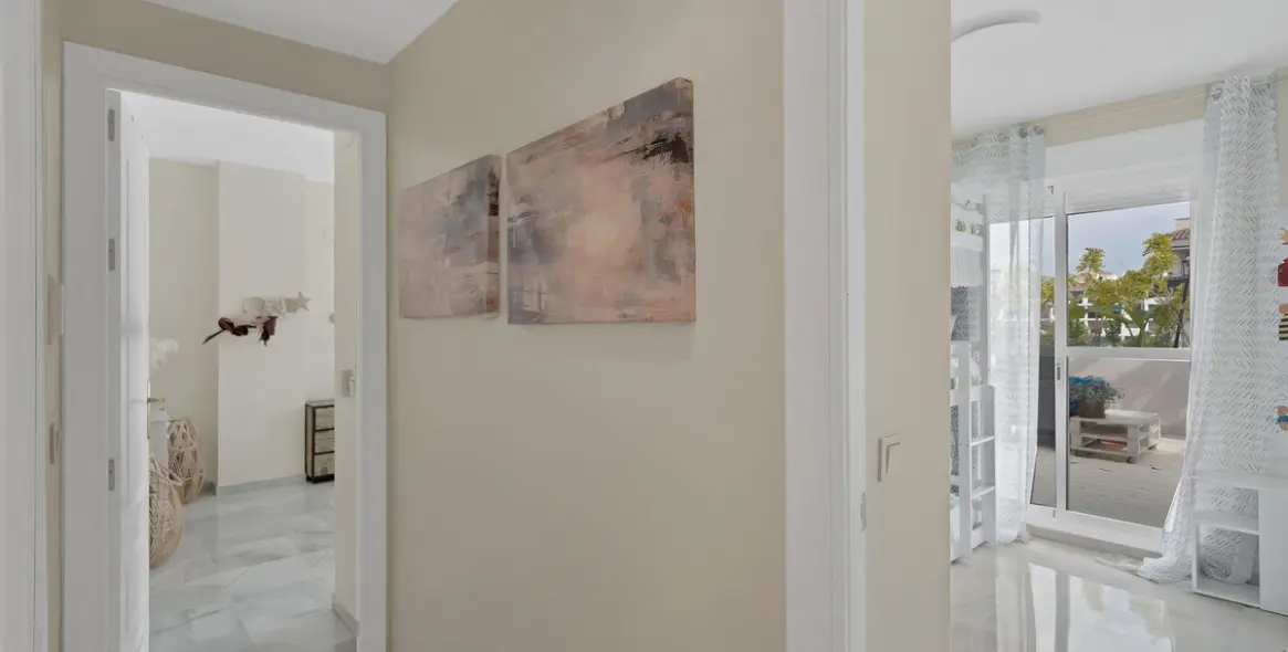 Venta de apartamento en planta media en Nueva Andalucía 23