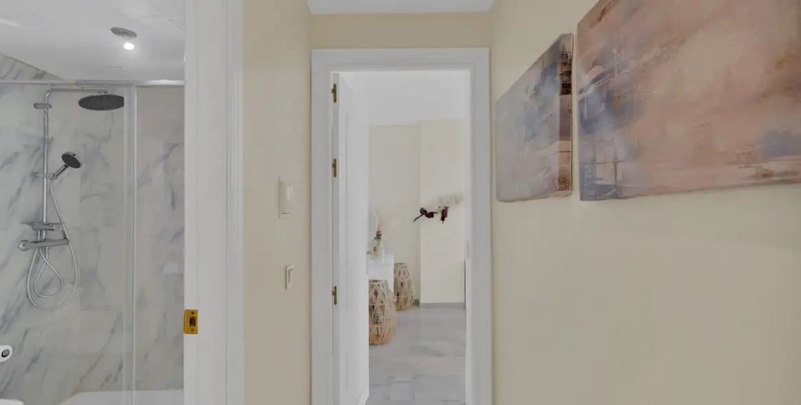 Venta de apartamento en planta media en Nueva Andalucía 24