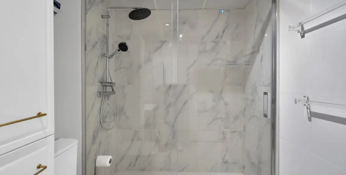 Venta de apartamento en planta media en Nueva Andalucía 25