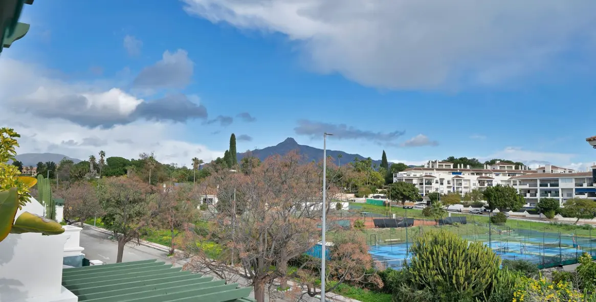 Venta de apartamento en planta media en Nueva Andalucía 33
