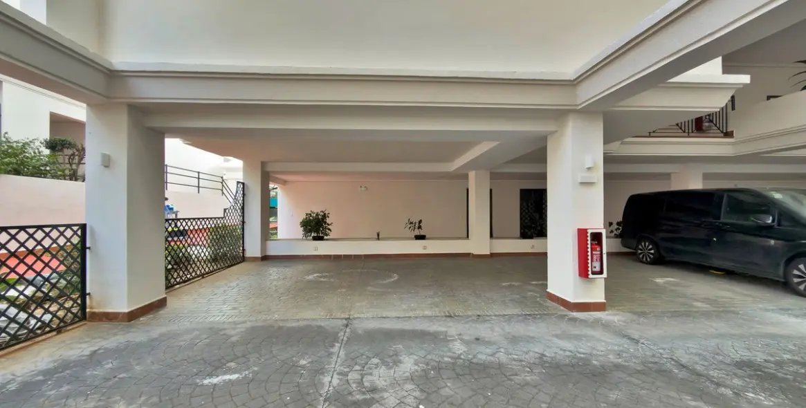 Venta de apartamento en planta media en Nueva Andalucía 40
