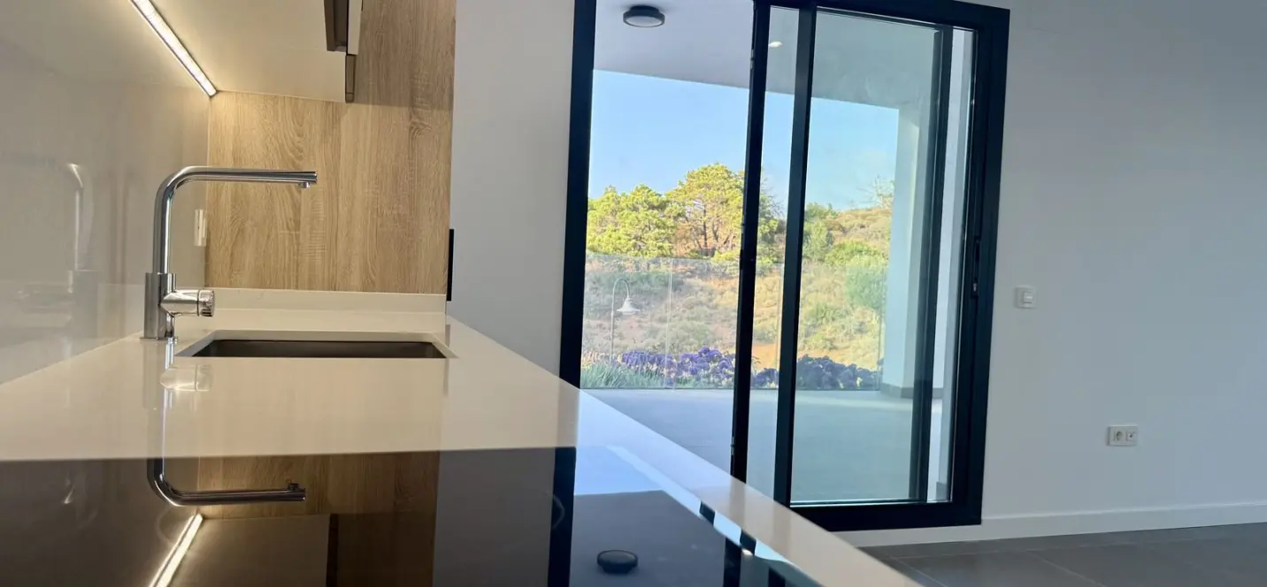 Sale of ground floor apartment in El Chaparral 3