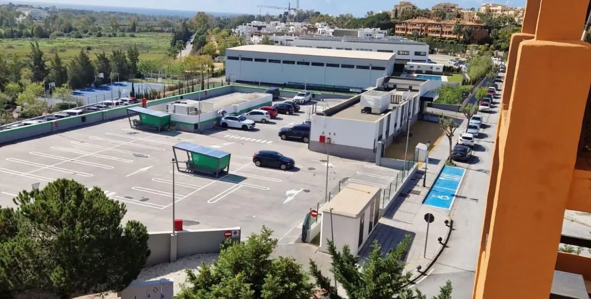 Venta de apartamento en planta media en Benahavís 3