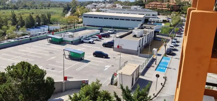 Venta de apartamento en planta media en Benahavís 2