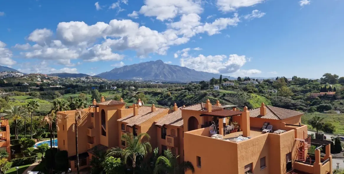 Venta de apartamento en planta media en Benahavís 4