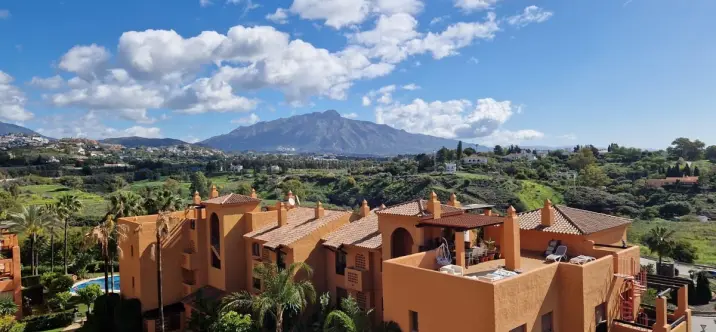 Venta de apartamento en planta media en Benahavís 3