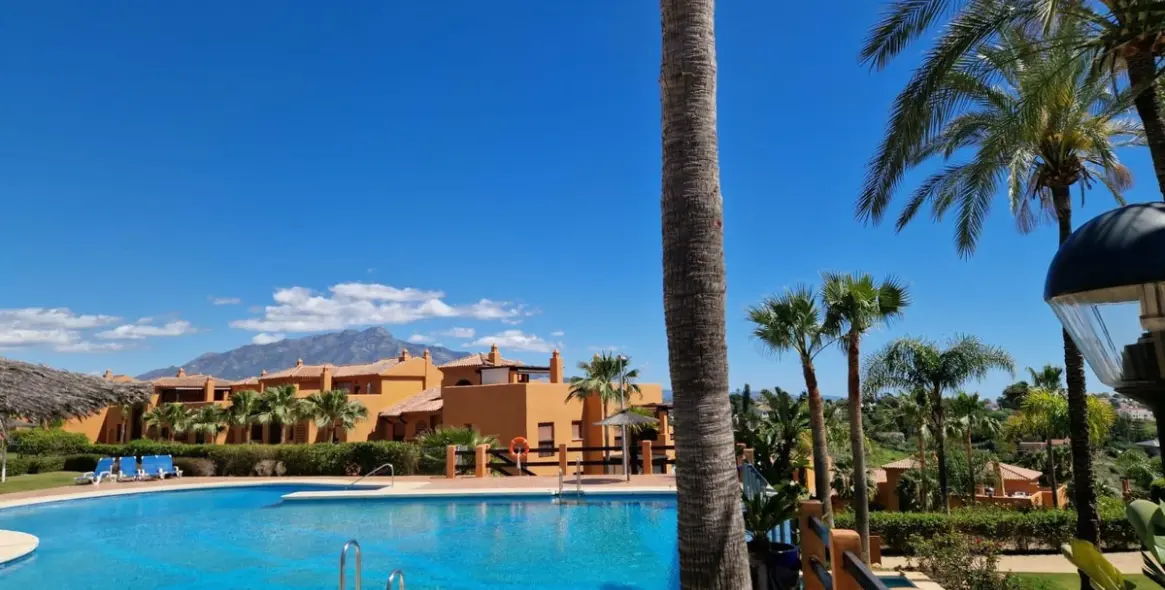 Venta de apartamento en planta media en Benahavís 5