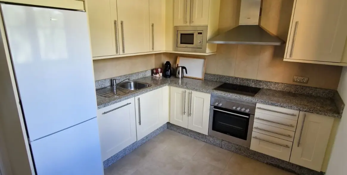 Venta de apartamento en planta media en Benahavís 8